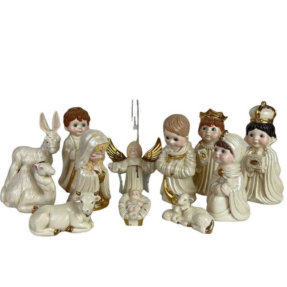 Vintage 1976 Arnel’s Nativity Set 12 Pieces Ceramic White Gold Christmas Japan